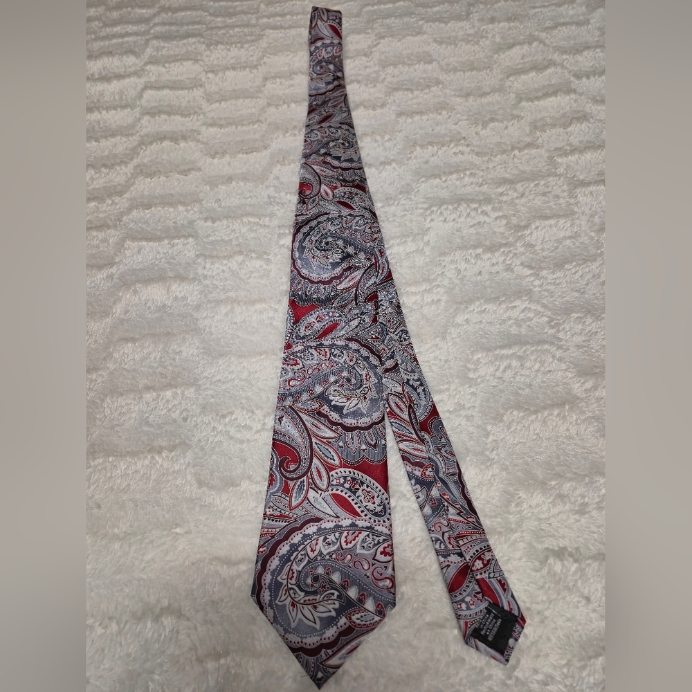 Perry Ellis Paisley Tie in‎ Red, White, and Gray